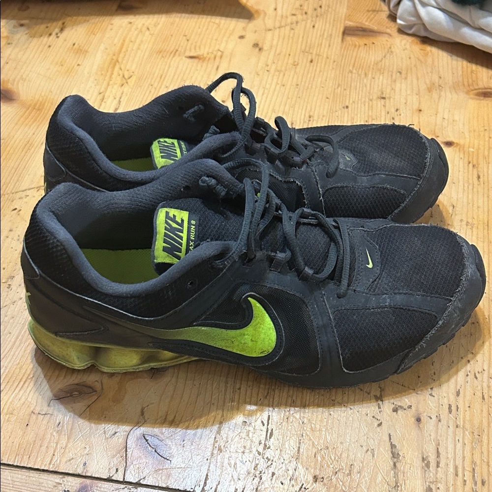 Nike Men's Black and Neon Green Athletic Shoes